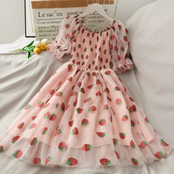 かわいいイチゴの妖精のドレス妖精のドレスかわいい