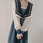 Vestido vintage elegante com gola azul marinho