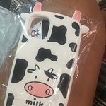 Urocze etui na iPhone'a z mleczną krową