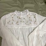Elegancka koronkowa bluzka ze stójką