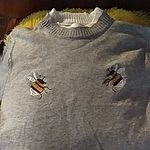 Maglione con ricamo ape piccola