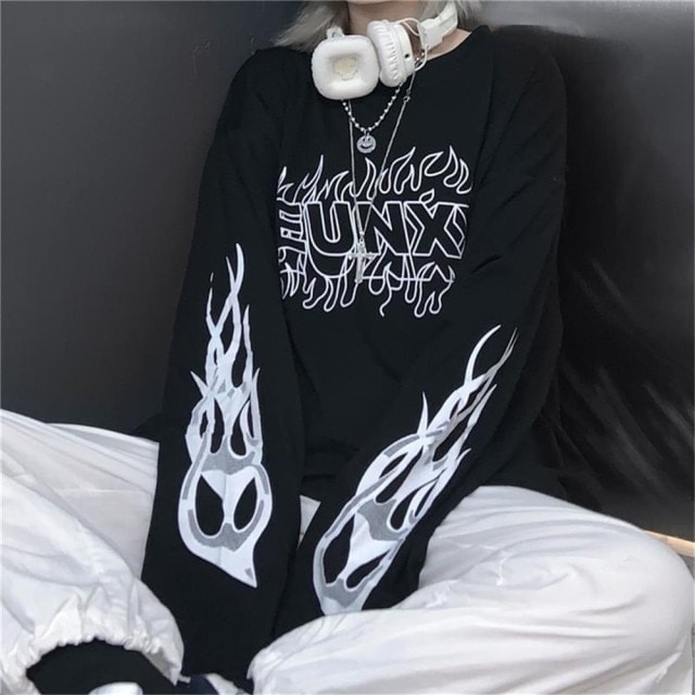Camiseta egirl de manga longa estilo punk gótico