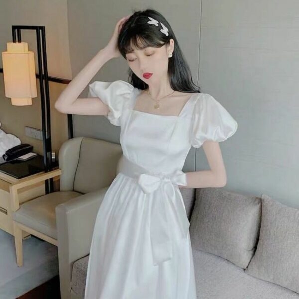Biała, długa sukienka z bufiastymi rękawami w stylu vintage Długa sukienka kawaii