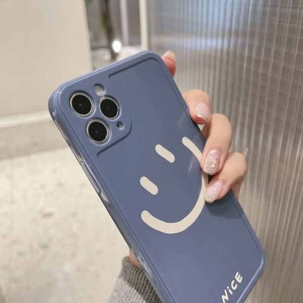 Capa para iPhone Smiley de cor sólida Kawaii de silicone