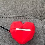 Śliczne etui na słuchawki Airpods w czerwonym sercu