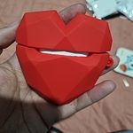 Simpatica custodia per Airpods a forma di cuore rosso