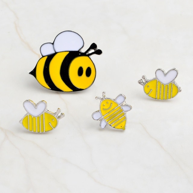 Значок с милыми пчелами