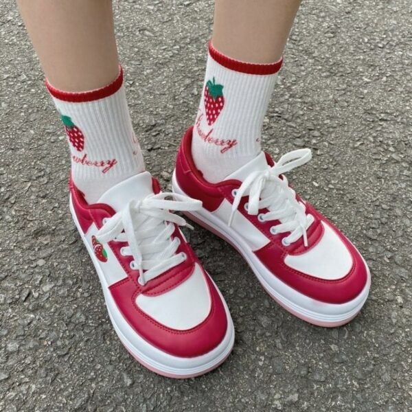 Harajuku Kawaii Fashion Strawberry Milk Sneakers Casual skor kawaii