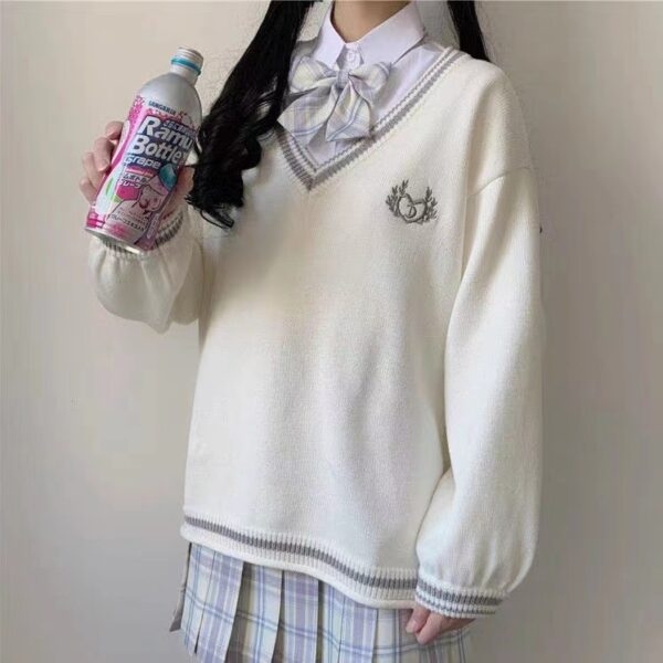 日本の白いVネック学生服セーター日本のかわいい