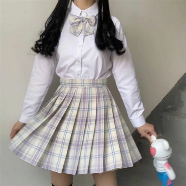 Japanischer weißer Schuluniformpullover mit V-Ausschnitt Japanisches Kawaii