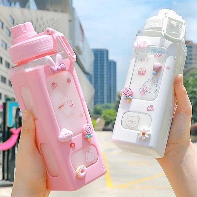 https://cdn.kawaiifashionshop.com/wp-content/uploads/2022/03/Kawaii-Bear-Pastel-Water-Bottle-With-3D-Sticker-700ml-900ml-Plastic-Travel-Tea-Juice-Milk-Portable.jpg