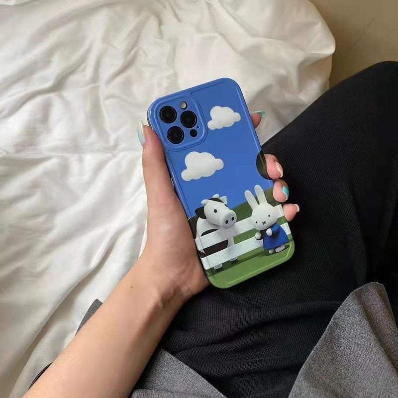 Чехол для iPhone с изображением коровы и кролика