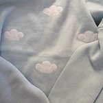 귀여운 푸른 구름 느슨한 스웨터