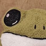 Urocza pluszowa żaba z dużymi oczami