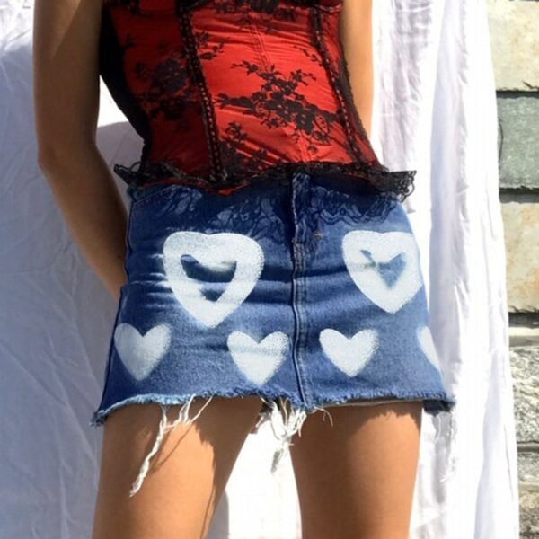 Рваная джинсовая юбка с завышенной талией и принтом в виде сердечек Джинсовая юбка каваи