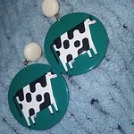 Boucles d'oreilles mignonnes simples de vache à lait