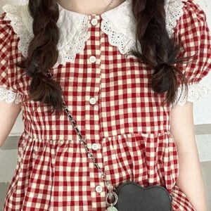 Camisa de muñeca a cuadros rojos con cuello de encaje Kawaii kawaii japonés