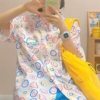 Camisa de manga curta solta com estampa de sorriso Kawaii Sorrisos kawaii