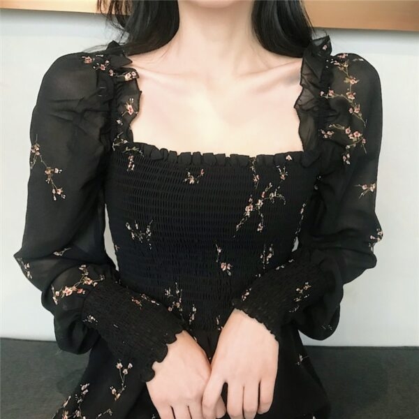 Szyfonowa sukienka z długimi bufiastymi rękawami w czarne kwiaty Koreańskie stylowe kawaii