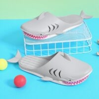 Sandalia con diseño de tiburón de dibujos animados Zapatillas de dibujos animados kawaii