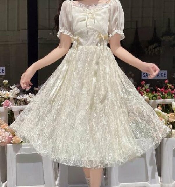 かわいいロリータスタイルのパフスリーブプリンセスドレス妖精のドレスかわいい