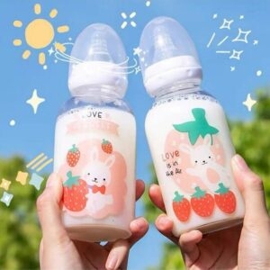 Botella de agua de fresa con pezón dulce, botellas para beber kawaii