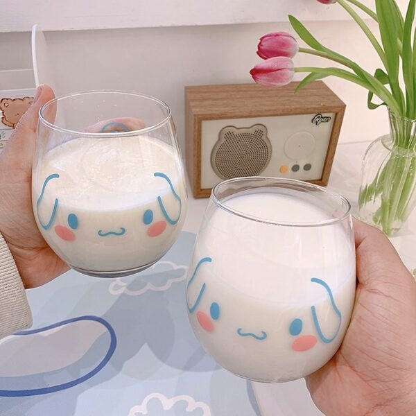 귀여운 만화 시나모롤 우유 유리 만화 귀엽다