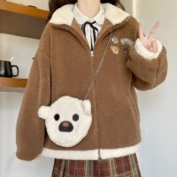 日本の森ガールスタイルの配色コートとクマのショルダーバッグオールマッチカワイイ