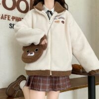 Farblich passender Mantel im japanischen Mori-Girl-Stil mit Bären-Umhängetasche All-Match-Kawaii