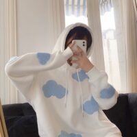 Loses blaues Himmel-weißes Wolken-Sweatshirt im koreanischen Stil blauer Himmel kawaii