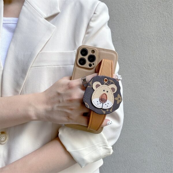Etui na iPhone'a w stylu vintage z głową lwa i opaską na ramię iPhone 11 kawaii