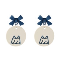 Niedliche Ohrringe mit Kätzchen-Illustration in Kontrastfarbe Schleife kawaii