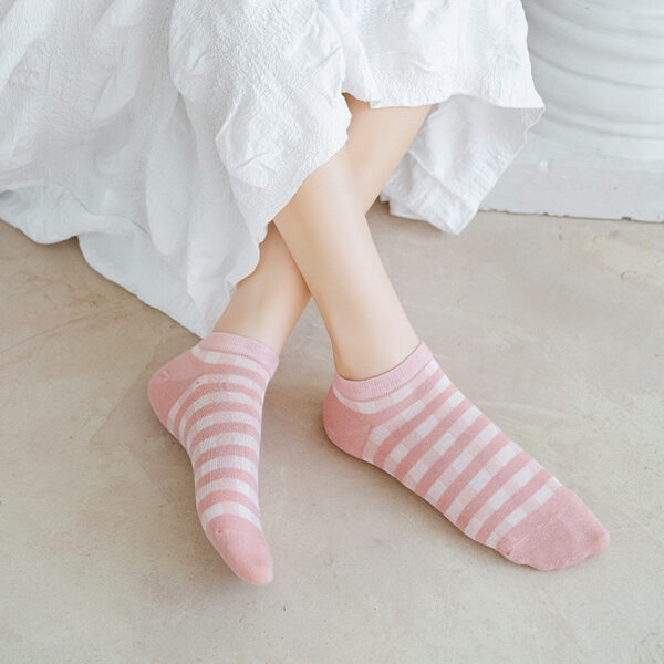 جوارب قصيرة باللون الأبيض الوردي إنس ستايل كاواي