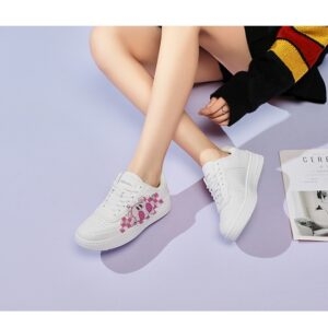 Niedliche All-Match-Low-Top-Sneaker von Kirby für Mädchen All-Match-Kawaii