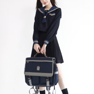 日本のカレッジスタイルの黒のセーラー服カレッジスタイルかわいい