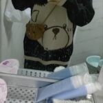 Japansk tecknad björn tröja med rund hals och björnväska
