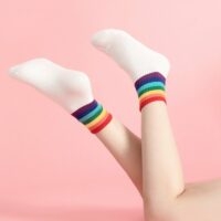 Calcetines dulces con rayas arcoíris arcoiris kawaii