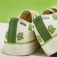 Sapatas de lona combinadas de crocodilo de desenho animado Matcha Color sapatos de prancha kawaii