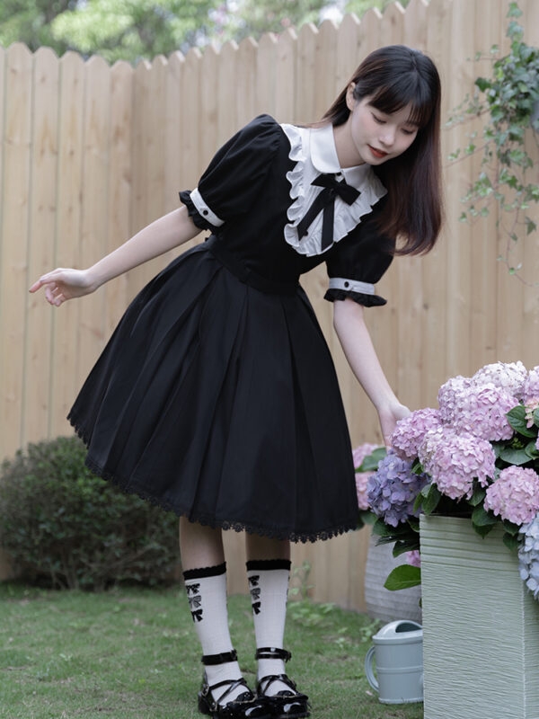Sommerliches schwarzes Lolita-Kleid mit kurzen Ärmeln 3