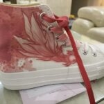 Tecknad röd graffiti hög topp canvas skor