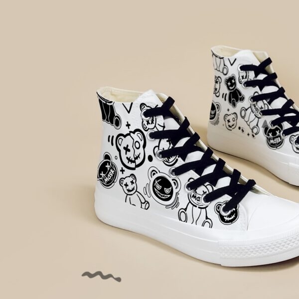 Chaussures montantes en toile avec graffitis d'ours de dessin animé rétro Chaussures en toile kawaii