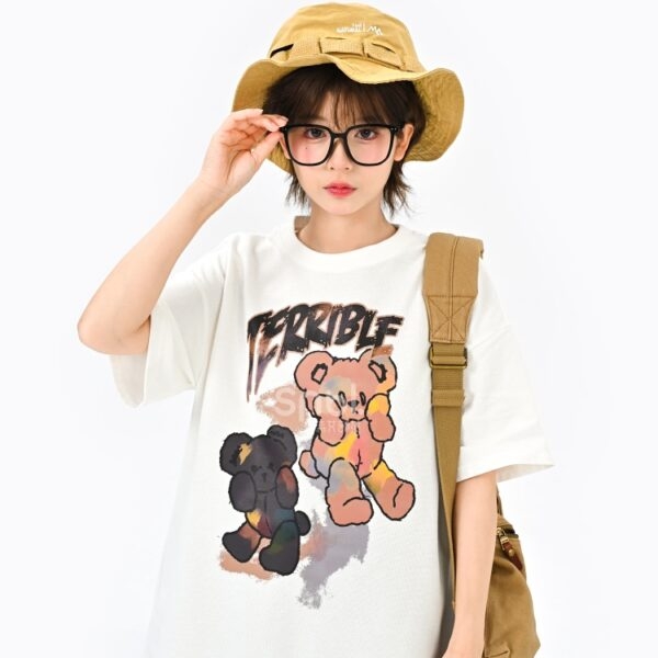 Camiseta holgada negra de estilo de niña suave con oso de dibujos animados kawaii negro