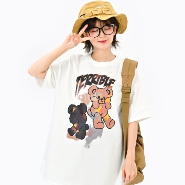 Weiches schwarzes, lockeres Cartoon-Bären-T-Shirt im Mädchen-Stil Schwarzes Kawaii