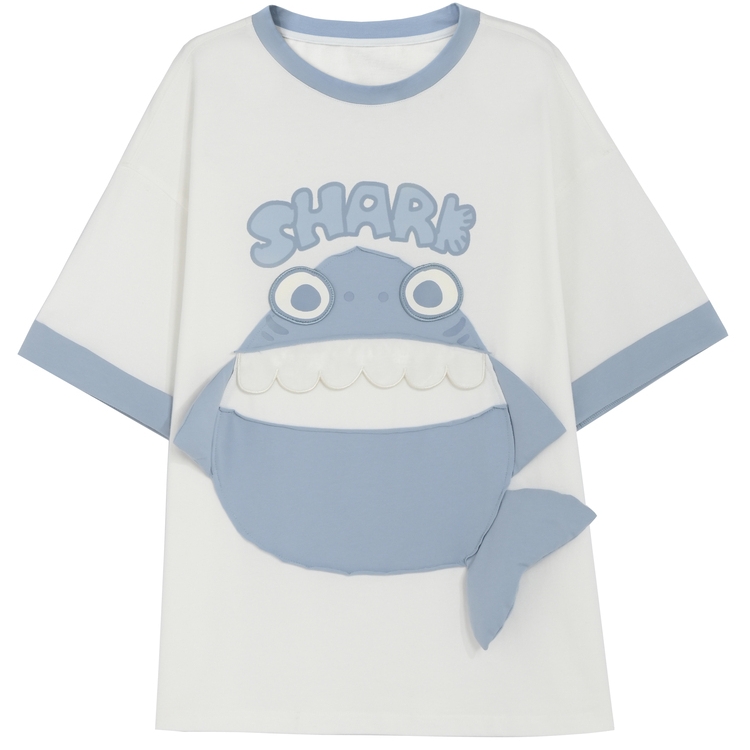 T-shirt de impressão de padrão de tubarão bonito contrastante