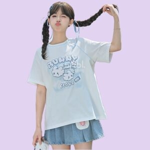 Niedliches, schlichtes Cartoon-T-Shirt mit Mori-Girl-Kawaii-Print