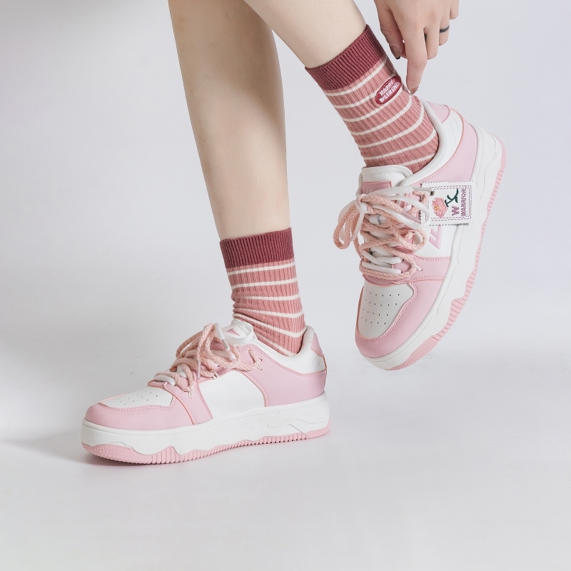 حذاء سنيكرز صيفي ناعم للفتيات باللون الوردي