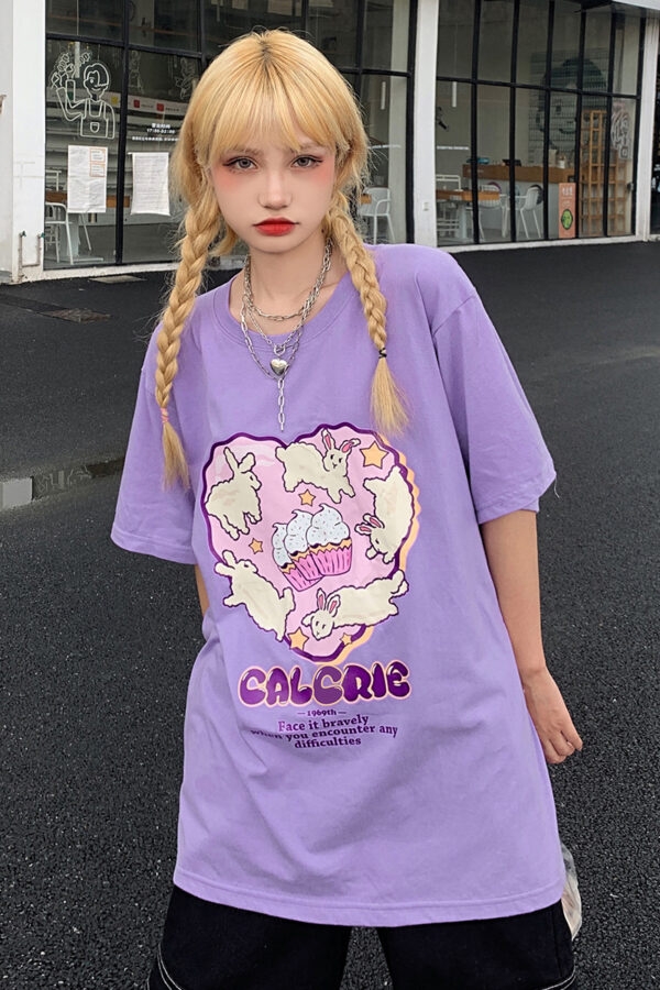 Camiseta extragrande con estampado de grafiti morado estilo niña suave de verano Graffitis kawaii
