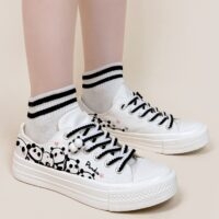 Simpatiche scarpe di tela basse con stampa panda dipinte a mano Scarpe di tela kawaii