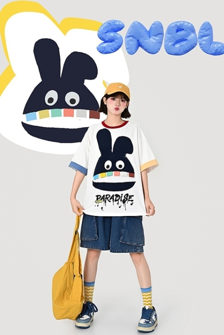 Camiseta de cuello redondo con estampado de conejo de dientes grandes de dibujos animados Kawaii
