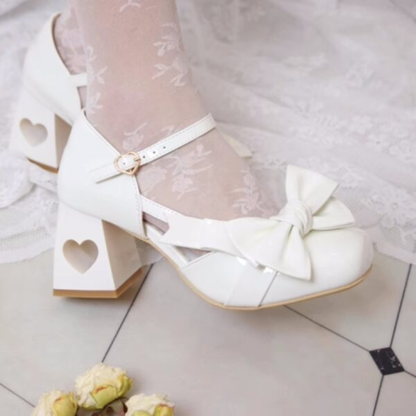 Dolci sandali Lolita vuoti a cuore con tacco alto Cuore kawaii